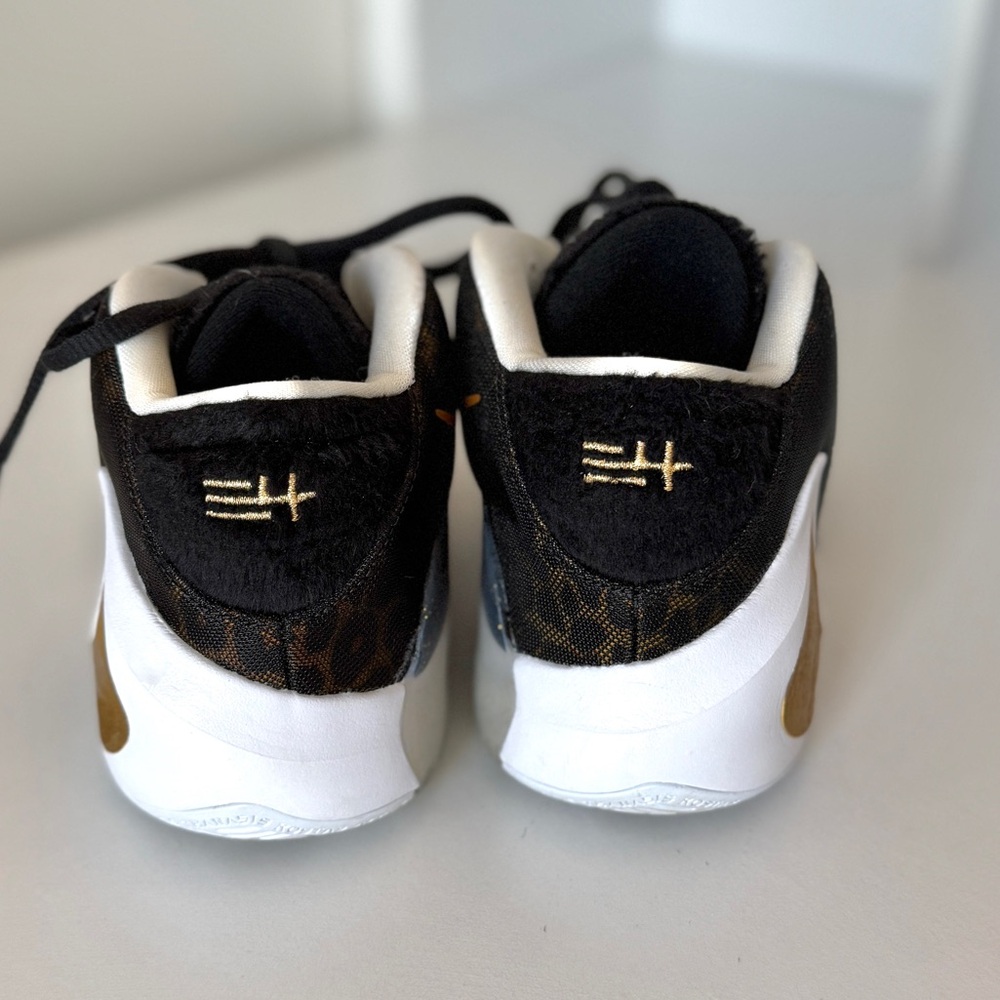 Nike Freak 1 GS Animal Print Coming to America - Picture 5 of 10